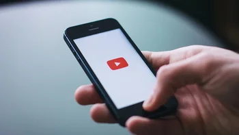YouTube tries to be your mom with a new bedtime reminder