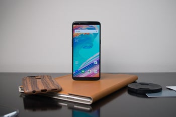 The ancient OnePlus 5 and OnePlus 5T get modern Android 10 goodies