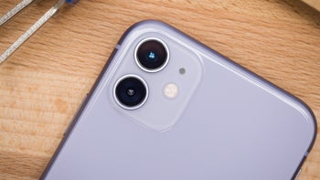 iPhone 11 outsold iPhone XR by over 40% in Q1, replacing it as the world's favorite smartphone