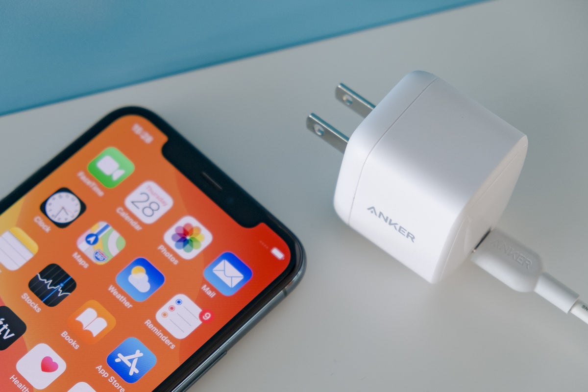 Fastest iphone. Fast Charger iphone. Apple Charger mobile. Быстрая зарядка для iphone. Apple kompaniyasi.