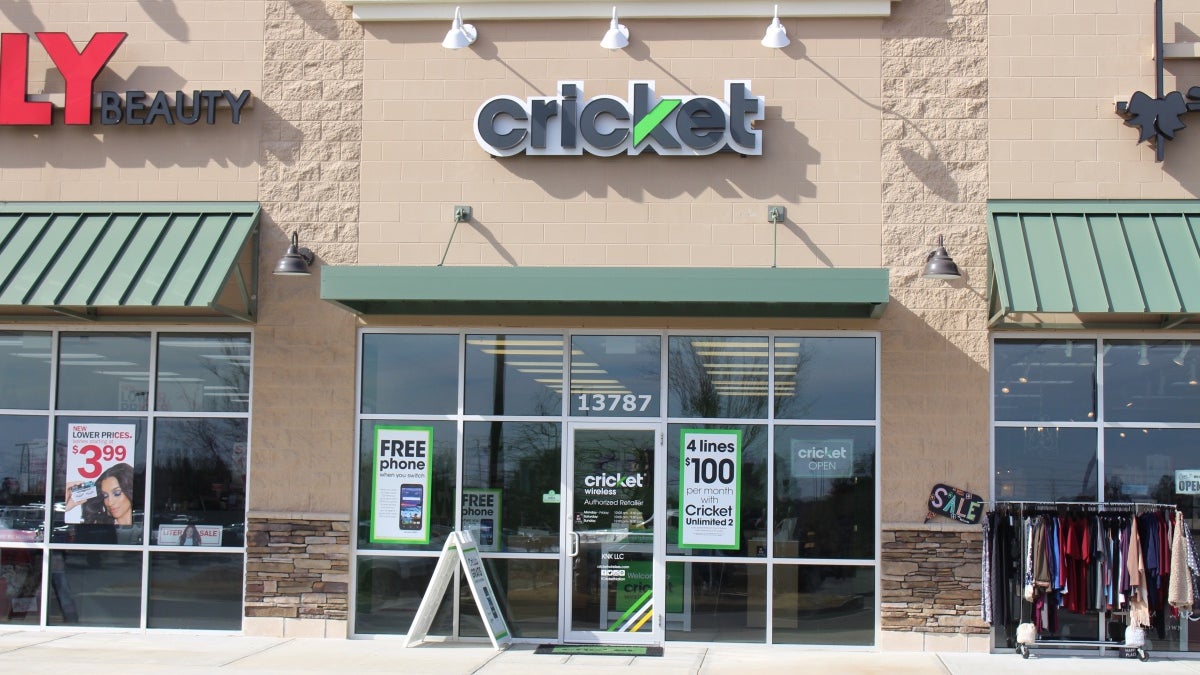 AT&T takes an unfortunate page from T-Mobile's playbook with impending store closures
