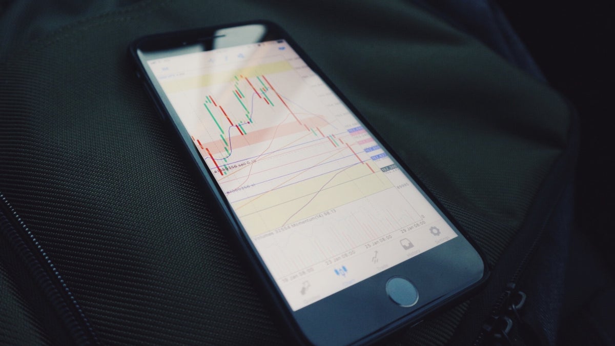 Apple's mobility data helps oil traders spill red ink