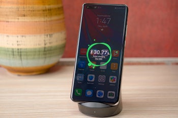 Testing the world's fastest 40W wireless charger vs 40W cable charging speeds