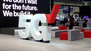 Verizon stays well ahead of T-Mobile and AT&T in one key 5G metric