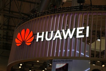 https://m-cdn.phonearena.com/images/article/127051-two_350/Samsung-to-stop-supplying-smartphone-chipsets-to-Huawei-due-to-US-sanctions.jpg