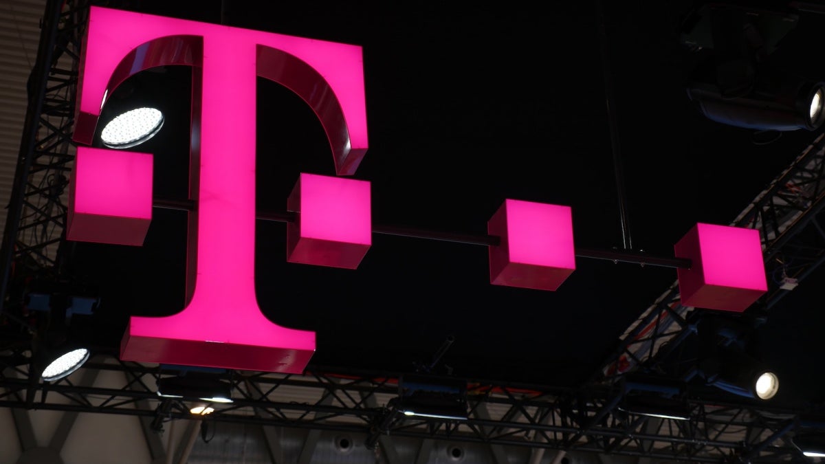 T-Mobile goes for Verizon and AT&T's jugular with yet another crazy good deal