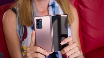 Apple MagSafe wireless charger seems to be able to charge Samsung Galaxy Z Fold 2