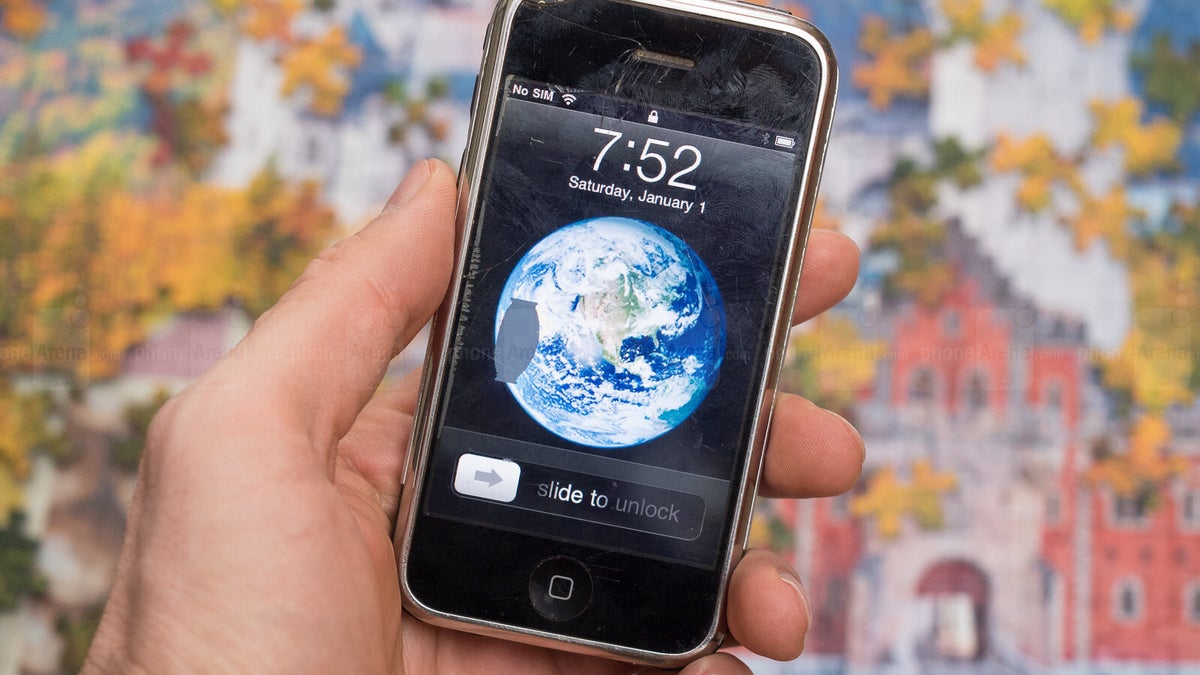 Historic photos show the OG Apple iPhone getting assembled in 2007