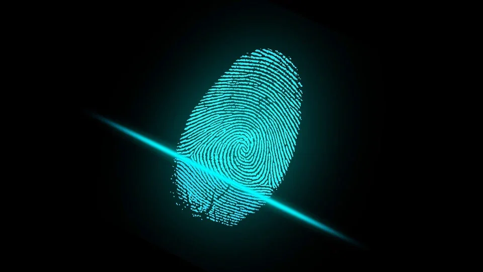 WhatsApp will soon require your face or fingerprint to link a new device