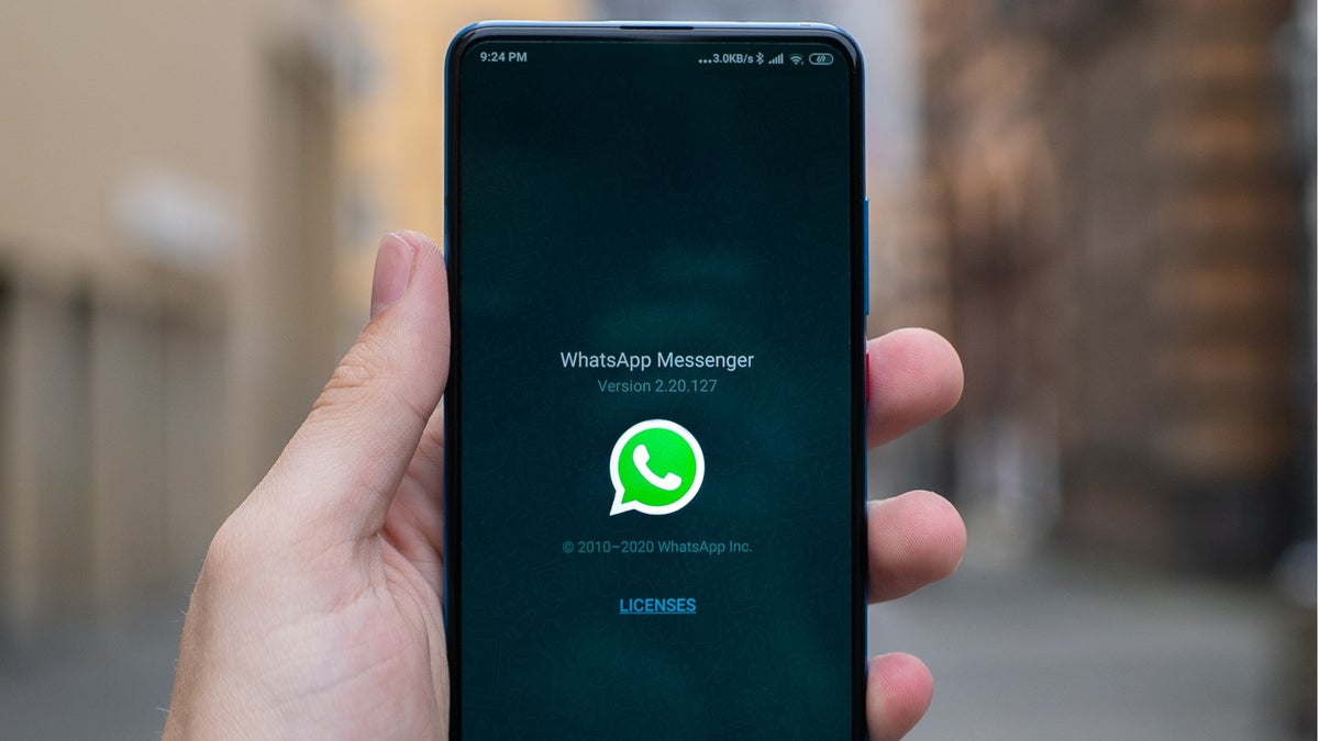 WhatsApp is working on encrypted chat backups, disappearing photo feature