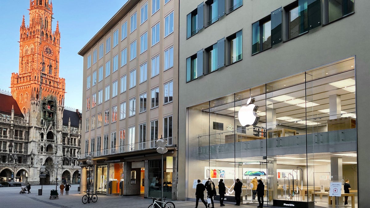 Apple is building a billion-dollar 5G chip design center to wean off Qualcomm