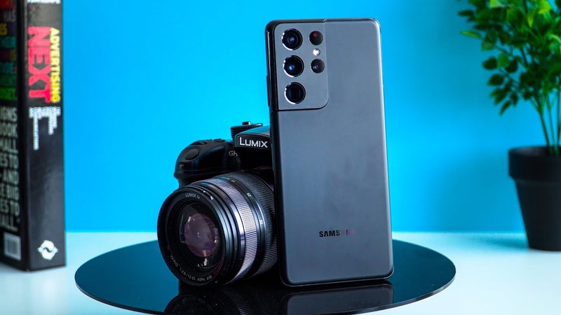 Galaxy S21 Ultra vs Mirrorless Camera: Can a phone win?