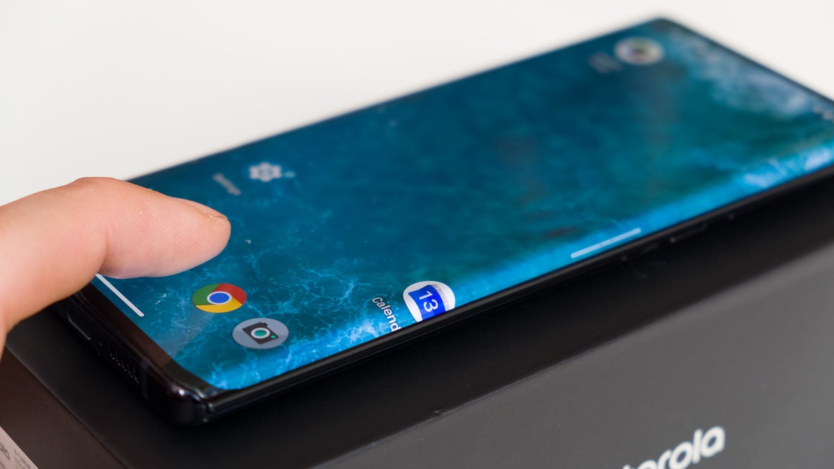 Motorola Edge is getting Android 11 too, but with an older security patch