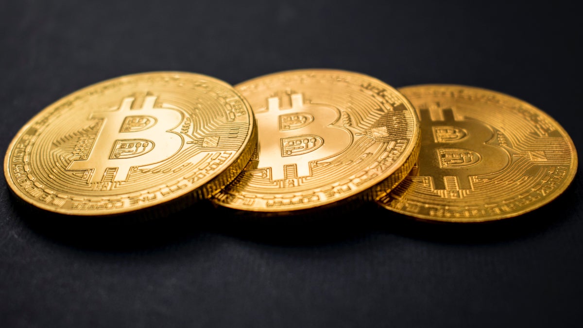Fake iOS app steals one million dollars in Bitcoins taking a victim's life savings