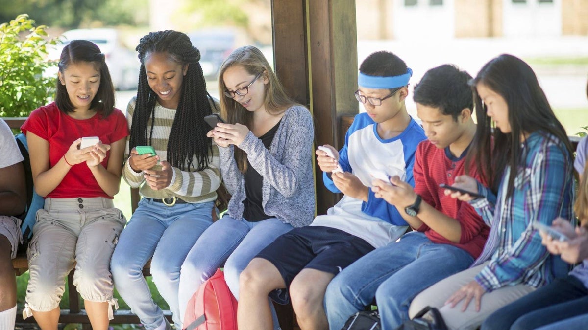 US teens: iPhones hot, Android phones — not - PhoneArena
