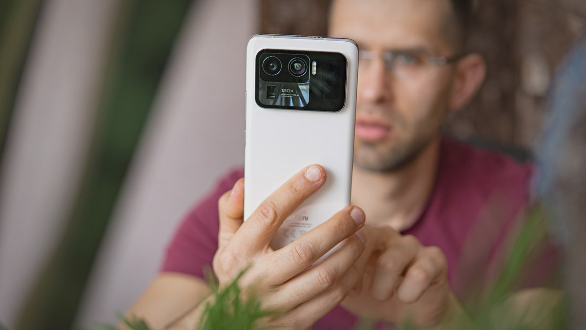 One company's shocking growth threatens Apple and Samsung dominance in phone market