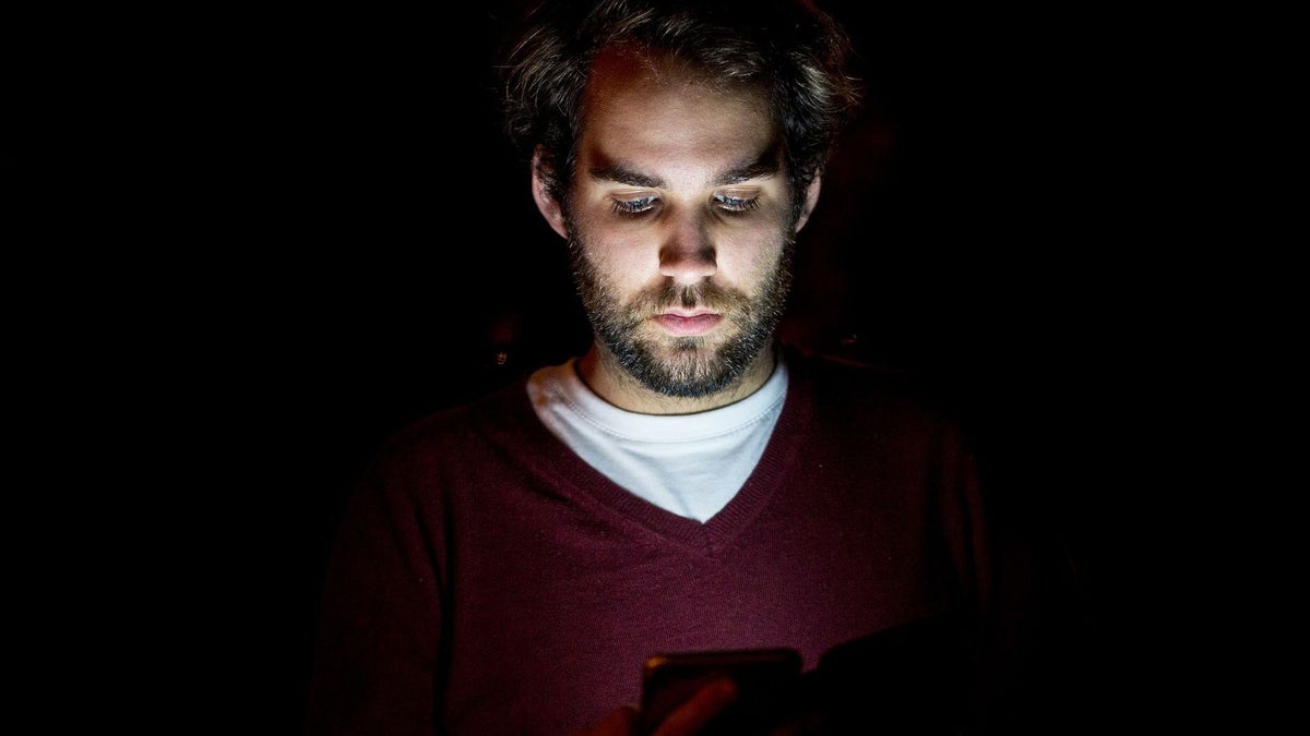 Your iPhone’s Night Shift won’t help you sleep better, study finds