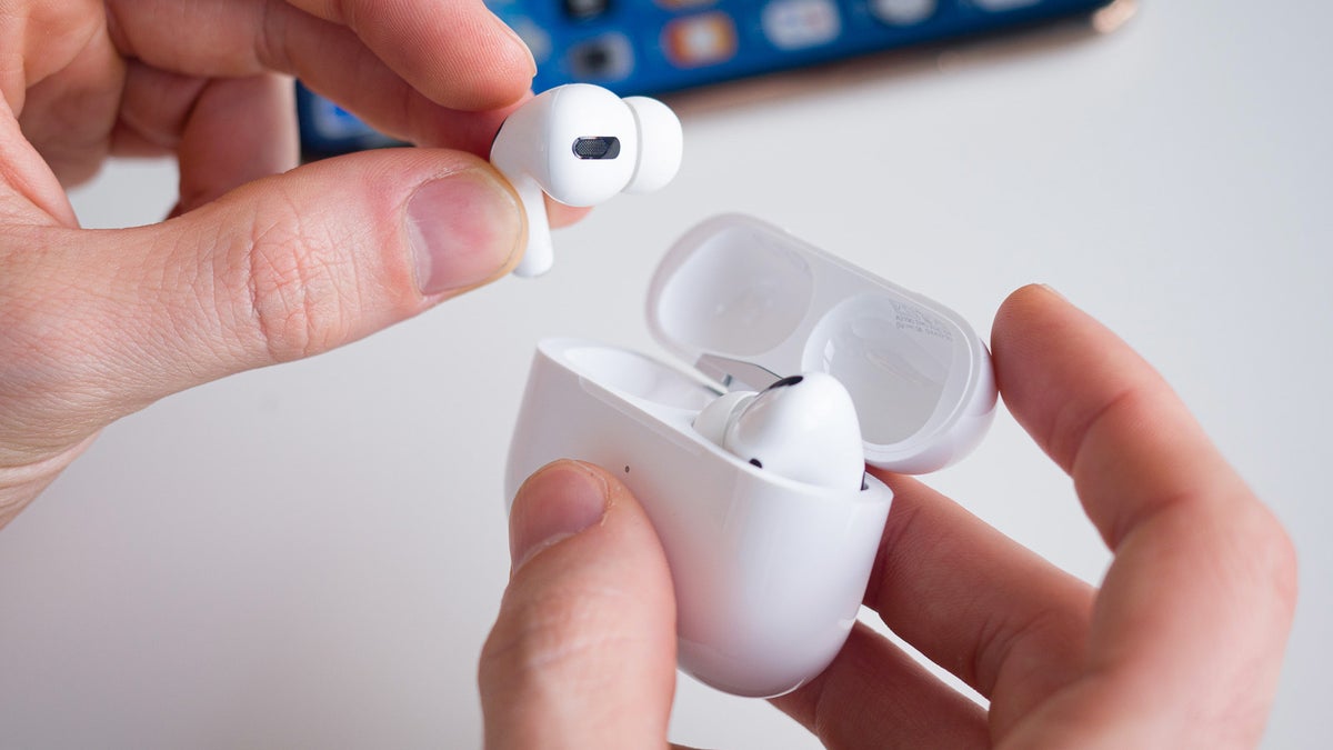 Apple AirPods set to dominate wireless earbuds market for another year