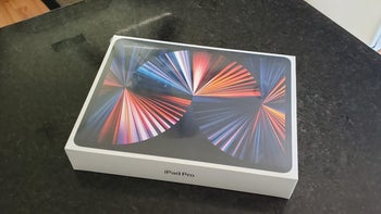 Man receives iPad Pro (2021) early, posts videos showing off the 4K HDR mini-LED display