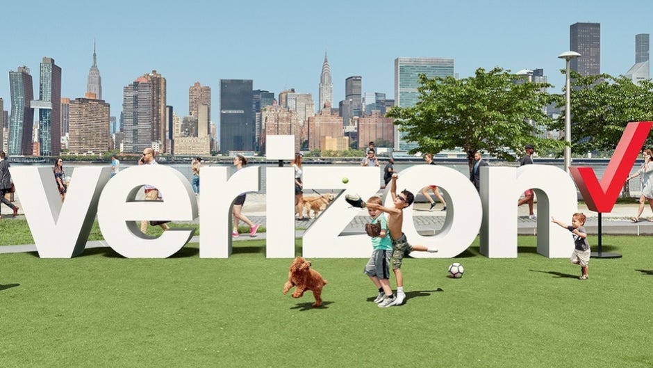 Verizon is giving unlimited subscribers up to 12 free months of Apple Arcade, Google Play Pass