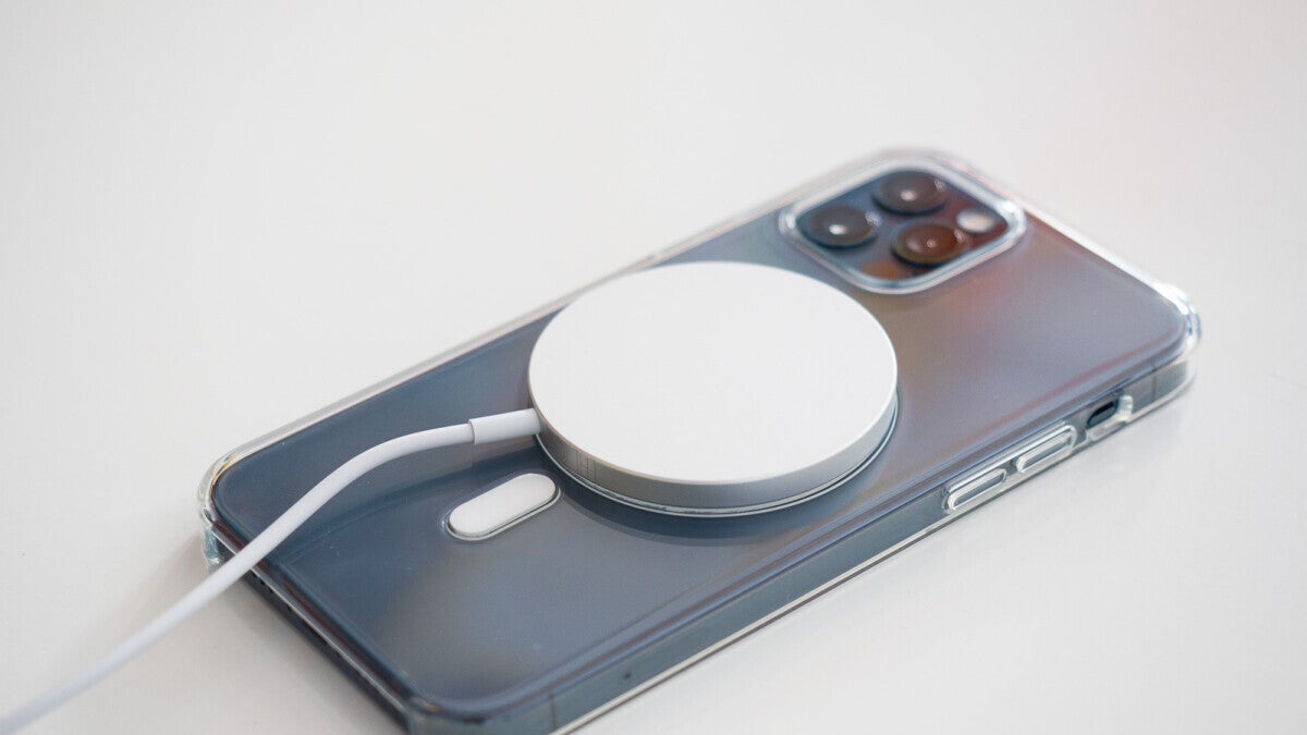Apple iPhone 12 MagSafe charger sees a rare discount over at Amazon