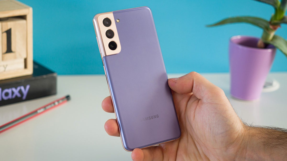 The flagship Samsung Galaxy S22 and S22+ could be made out of plastic