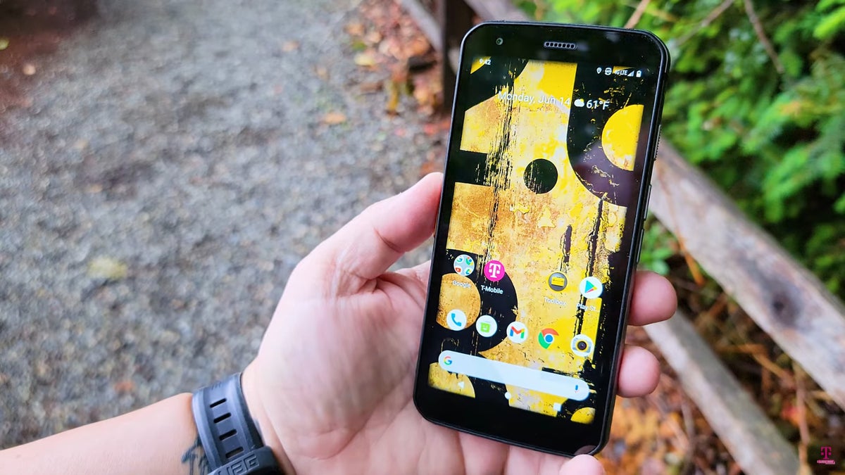 T-Mobile's first rugged devices in 2021 are a 5G router and two Cat phones