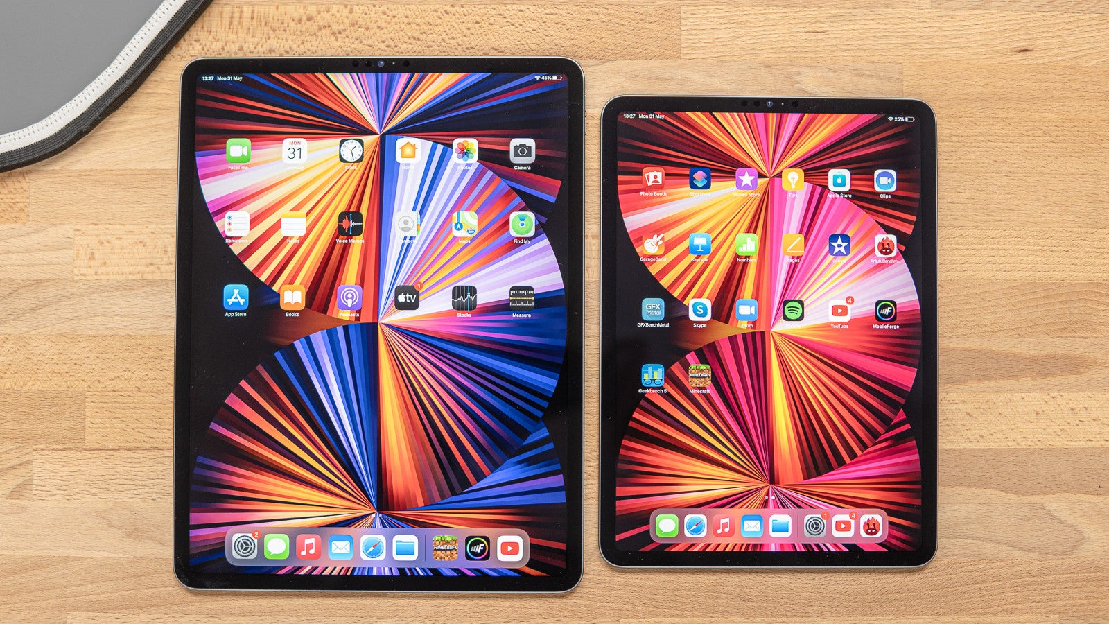 iPad Pro (2022) model 11 inci dan 12,9 inci dengan layar LED mini