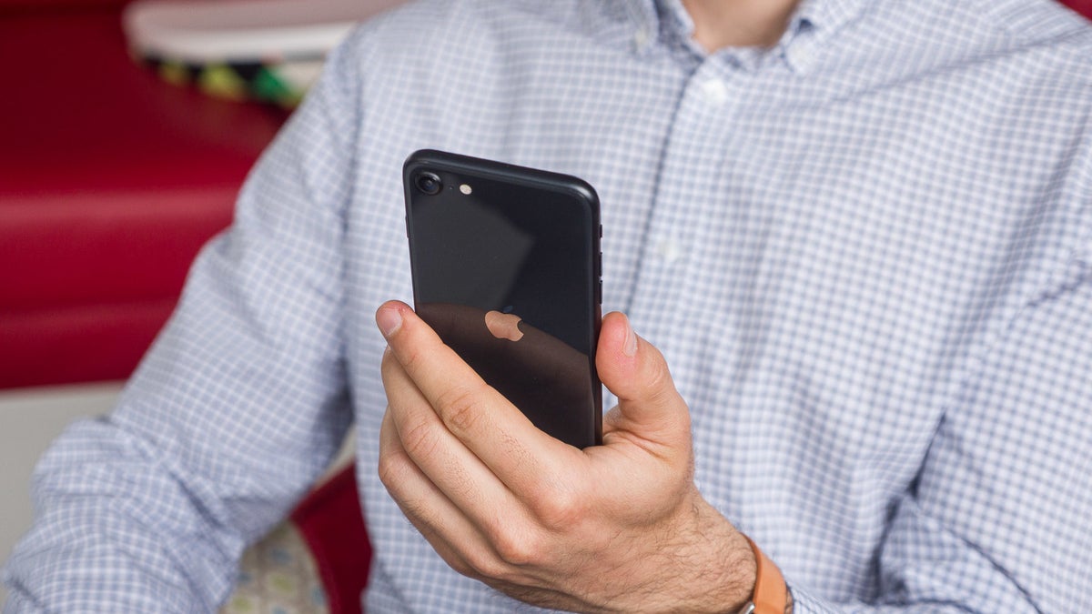 A new report says iPhone SE 3 with 5G and A14 chip will most likely come in the first half of 2022