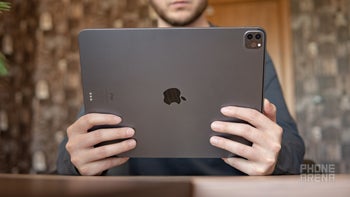 Apple led the tablet market again although it was Lenovo that showed the largest growth last quarter