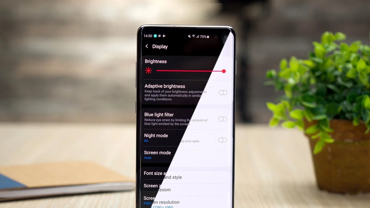 Does dark mode really result in better phone battery life? Yes, in this scenario...