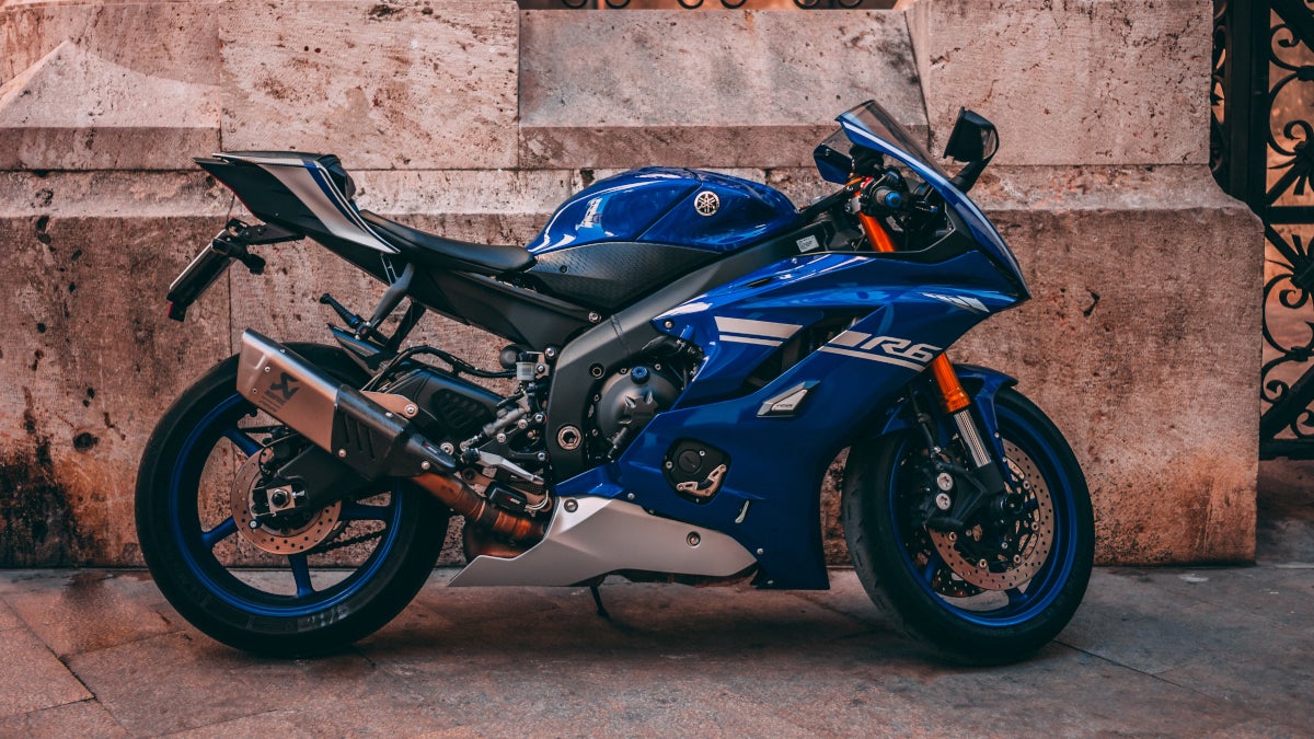 Apple issues a serious warning to motorcycle-riding iPhone users