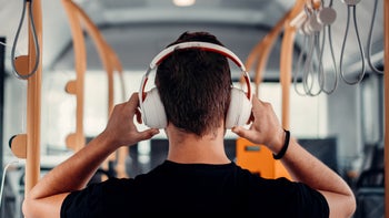 SuperEQ headphones: affordable active noise-cancelation and fresh style