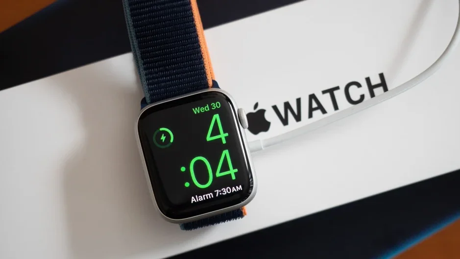 Apple Watch SE now ships with the Watch 7 USB-C Magnetic charging cable