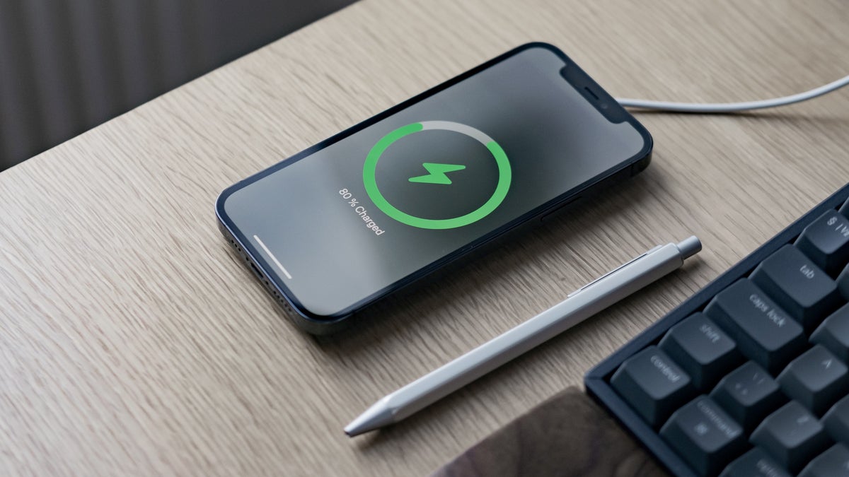 The best iPhone 13 fast chargers - PhoneArena