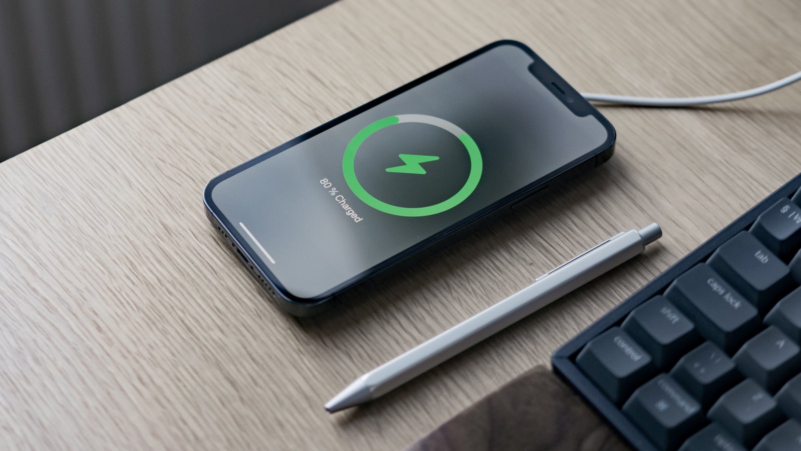 The best iPhone 13 fast chargers PhoneArena