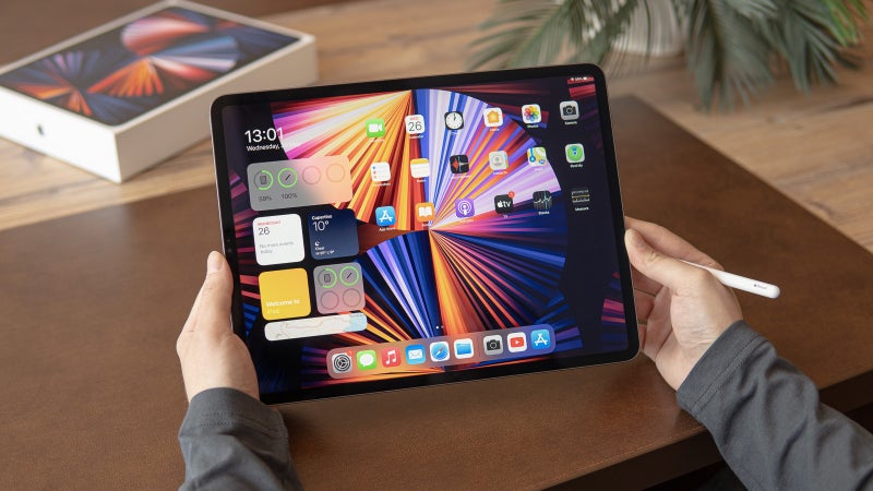 Future iPad Pros to adopt horizontal layout with rotated cameras, Apple logo