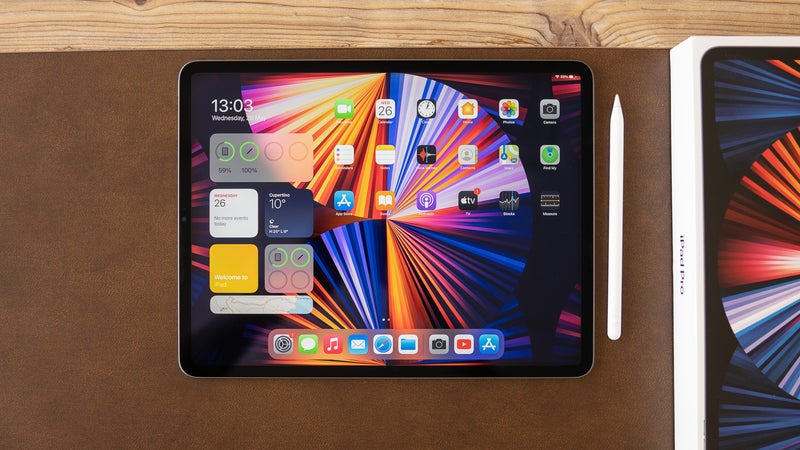 Apple to launch a 12.9" iPad Pro with OLED display