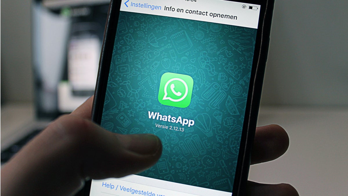 WhatsApp will let you stop and resume creating voice messages
