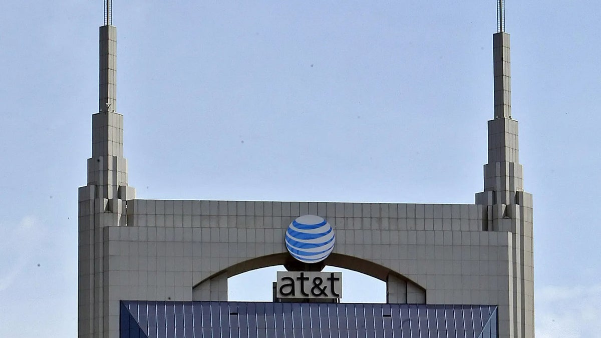 AT&T bidding the most in a mid-band 5G spectrum auction already worth $21+ billion