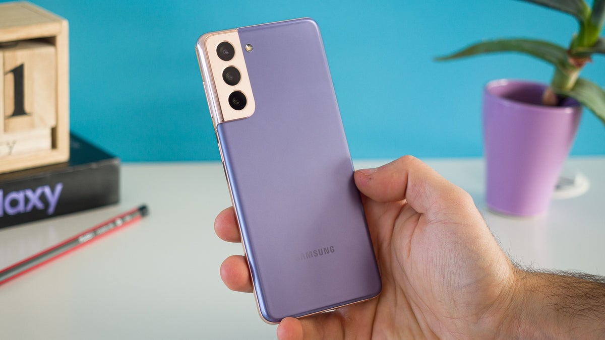 Galaxy S22: Samsung, stop making plastic $800 phones, how they feel matters