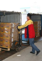 Nokia N8 is on the delivery trucks, some lucky souls might get it before the weekend