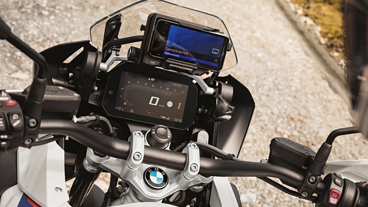 Apple and BMW disagree whether iPhones can be attached to motorbikes -  PhoneArena