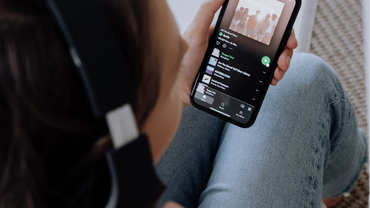 Spotify finally introduces live lyrics for karaoke