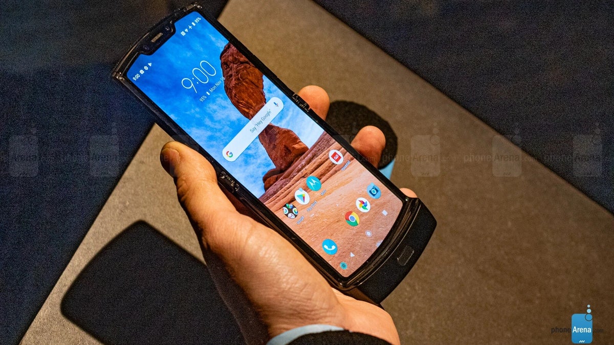 Verizon's foldable Motorola Razr can be yours at only $300 for a limited time