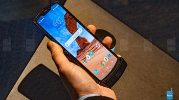 Verizon's foldable Motorola Razr can be yours at only $300 for a limited time