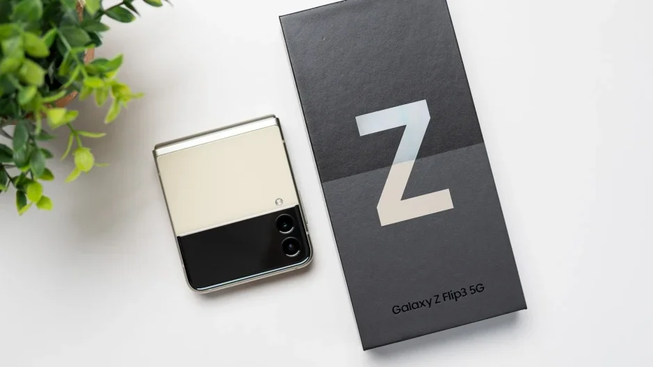 Galaxy Z Flip 3 is just $349.99 at Samsung with a trade-in and a pair of Buds2 for free
