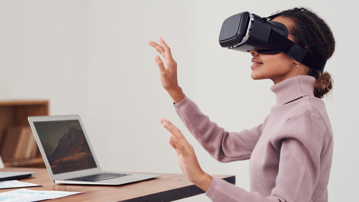 Apple’s VR headset will track hand gestures with advanced 3D motion sensors