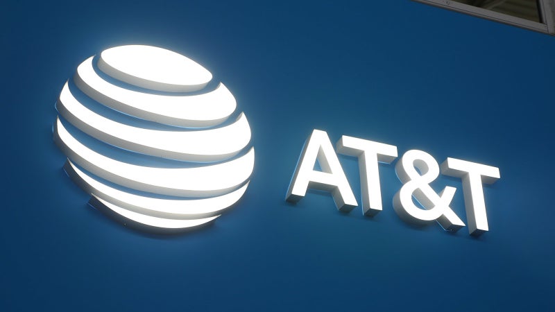 AT&T and Verizon pay less than $1 million to settle FCC 911 outage investigations