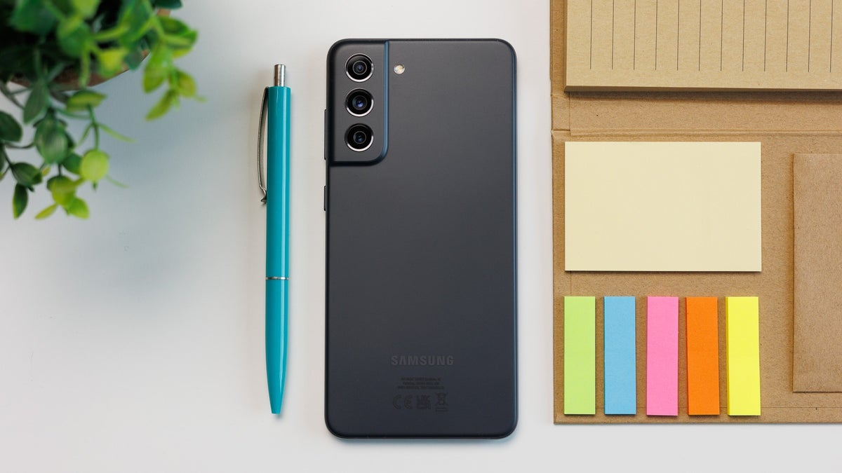 Amazon goes after Best Buy with its own cool Samsung Galaxy S21 FE 5G deal